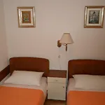 Guest house Znjan 3*